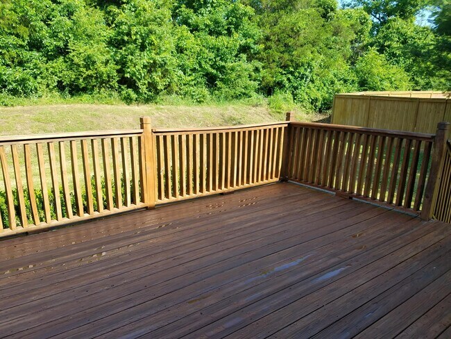 Building Photo - 140 Fieldcrest Cir
