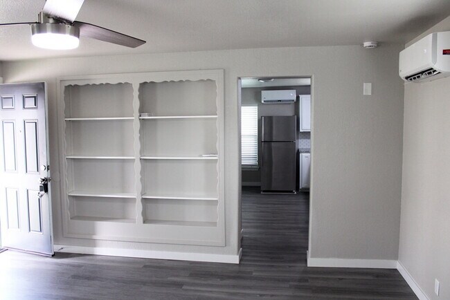 Foto del edificio - "Beautifully Updated Open-Concept Studio with Modern Finishes!"