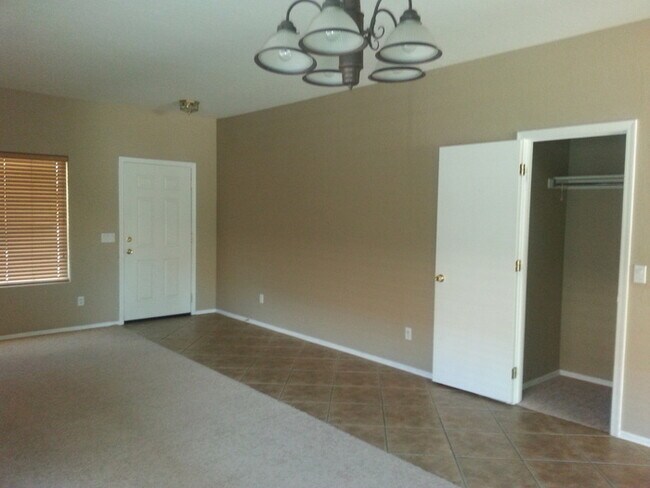 Foto del edificio - Rare 6 Bed, 3.5 Bath Home in San Tan Valley