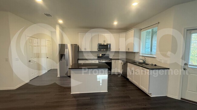 Building Photo - 910 Cinnabar Wy