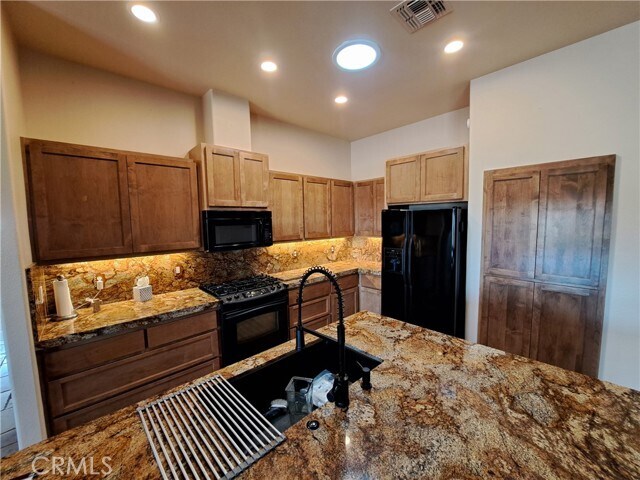 Foto del edificio - 7125 Sunny Vista Rd