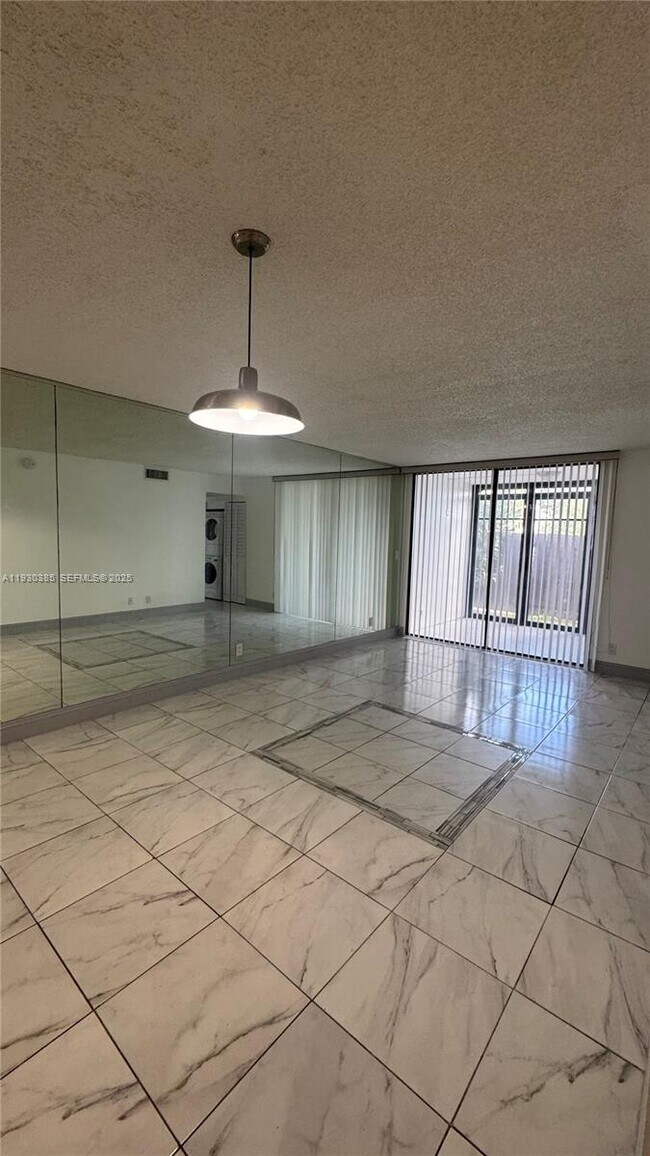 Foto del edificio - 212 Lake Pointe Dr