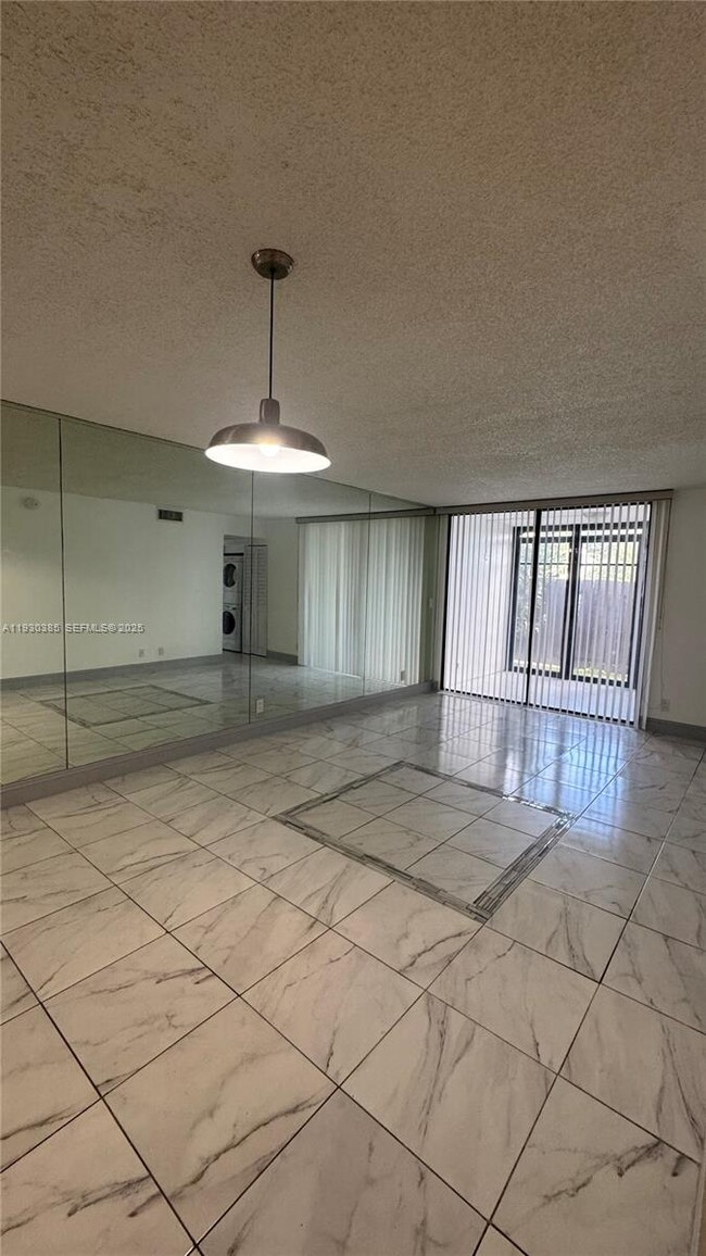 Building Photo - 212 Lake Pointe Dr