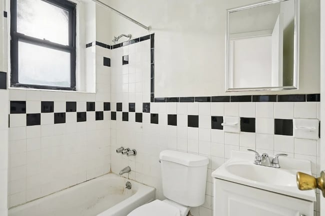 Building Photo - 325 E 89th St
