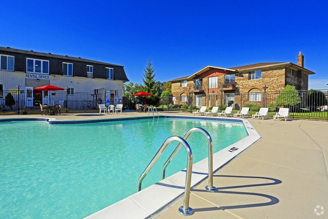 Pool - Rivercrest Apartments