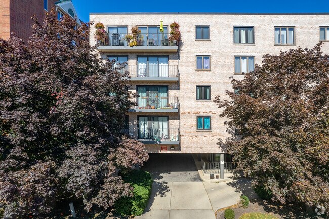 Building Photo - Thacker Point Condominiums