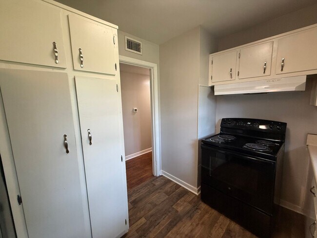 Foto del edificio - 3035 Holiday Dr SW