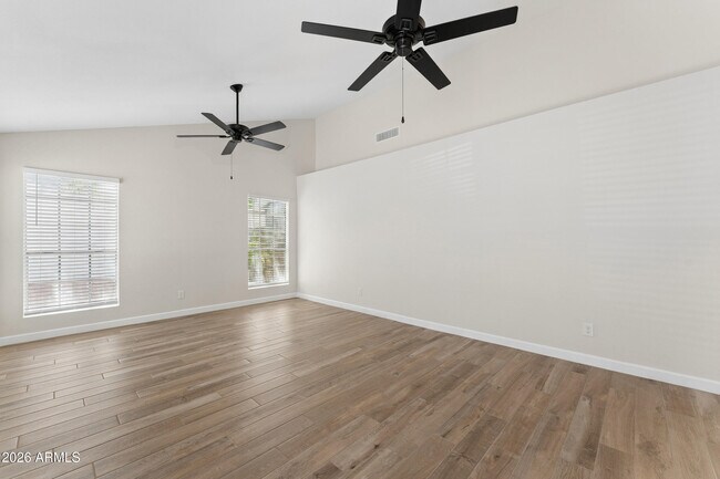 Foto del edificio - 7214 W Sierra Vista Dr