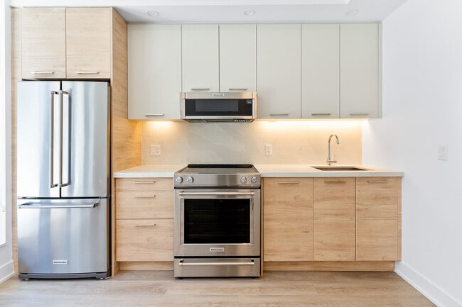 Building Photo - 200 Redpath Ave