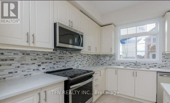 Building Photo - 5 Savage Dr