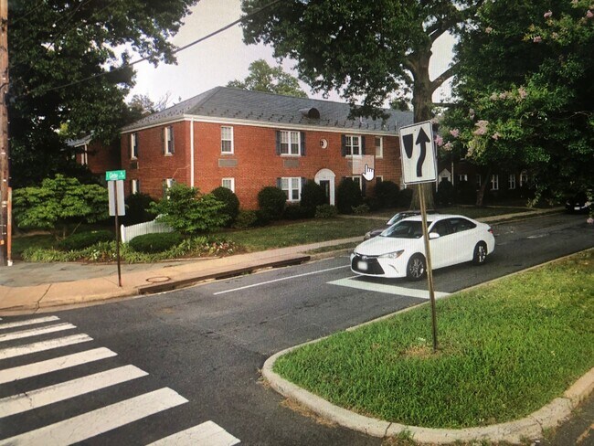 Building Photo - 3407 Commonwealth Ave