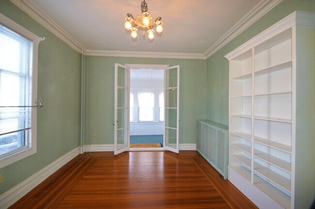 ¡Esta habitación ha sido pintada de nuevo en beige claro! - 226 Broadway