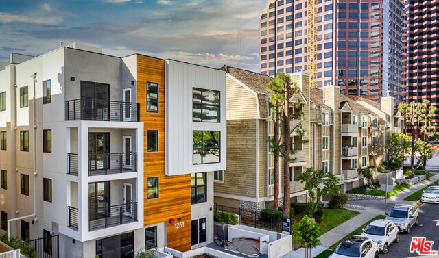 Foto del edificio - 1261 Stoner Ave