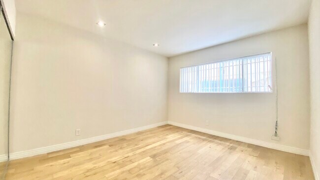 Foto del edificio - 3840 Ingraham St
