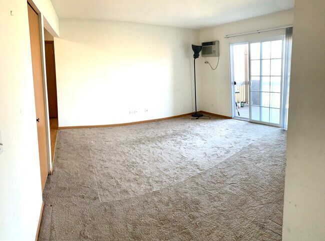 Building Photo - 2055 Willow Brooke Dr