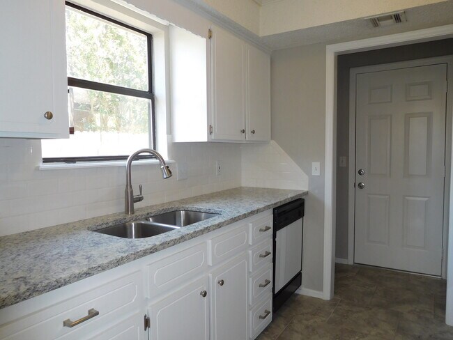 Building Photo - 3 bedroom 2 baths in Union School District