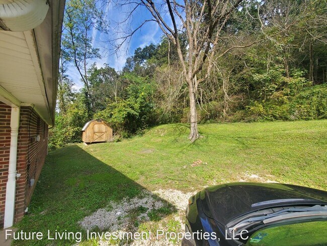 Building Photo - 3 br, 1 bath House - 6210 Little 7 Mile Rd