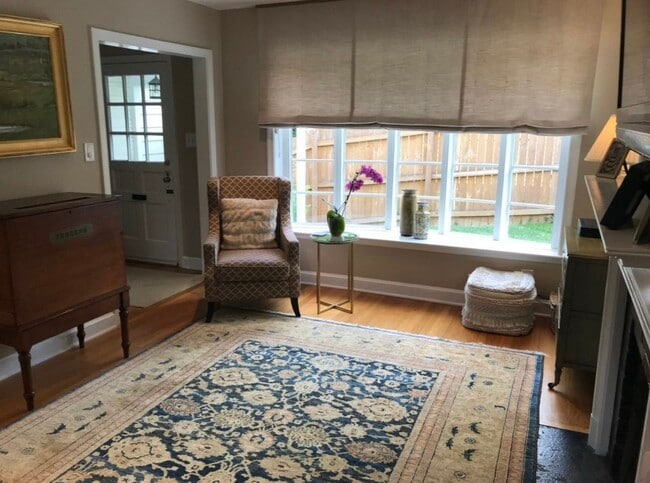 Foto del edificio - 4629 Tilden St NW