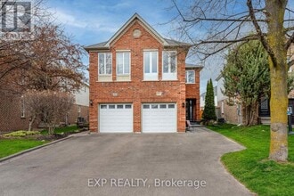 Building Photo - 457 Heddle Crescent