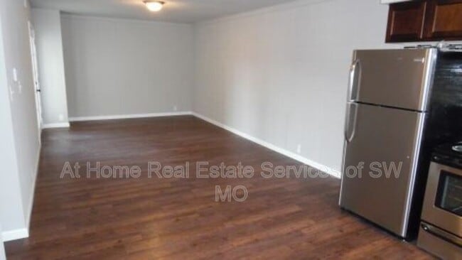 Building Photo - 930 S Campbell Ave