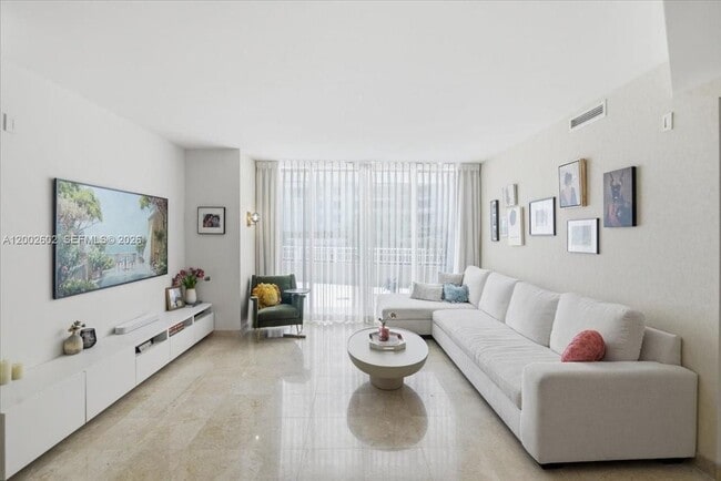 Foto del edificio - 801 Brickell Key Blvd