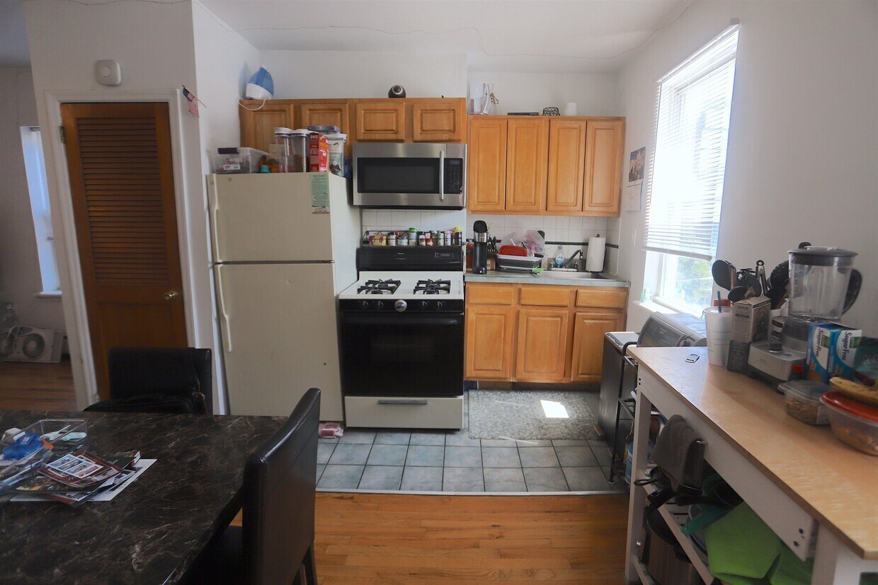 423 Jackson St Unit 3, Hoboken, NJ 07030 Room for Rent in Hoboken, NJ