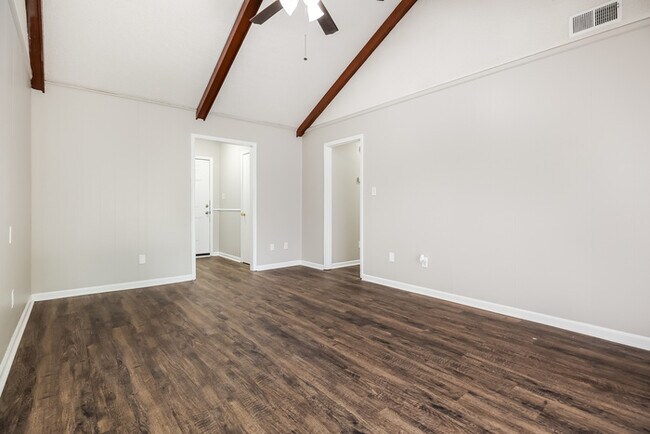 Foto del edificio - 209 Bluebell Ave