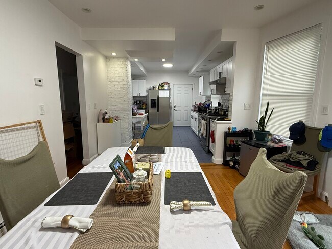 Foto del edificio - 1205 Forest Rd