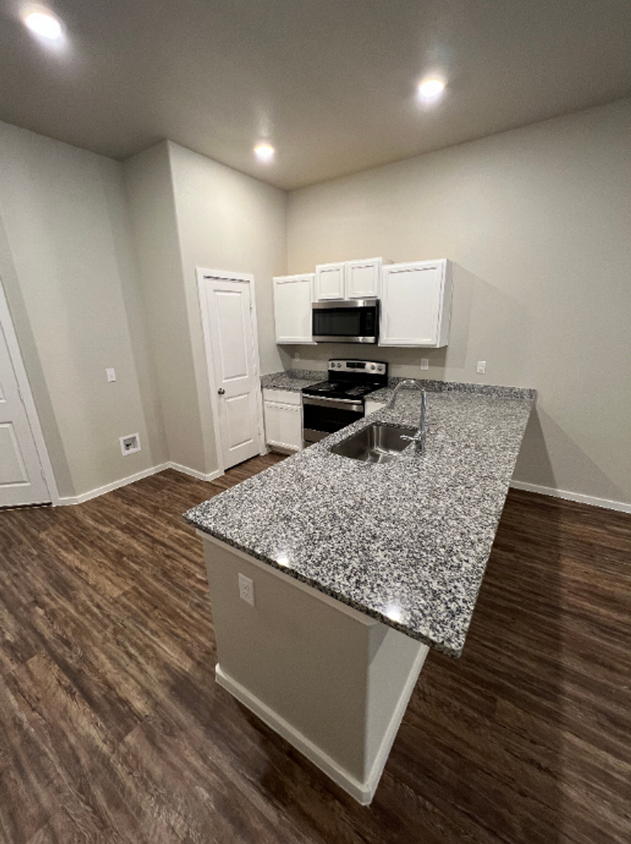 Primary Photo - 2115 Langford Ave