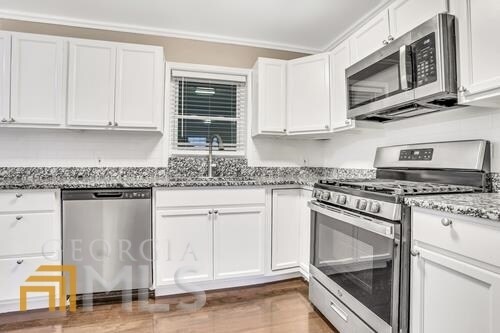 Building Photo - 2058 Englewood Way SW
