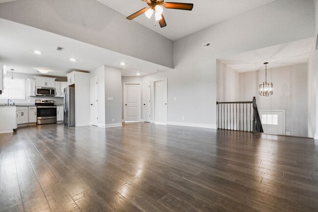 Building Photo - Pet Friendly Four Bedroom with Basement!