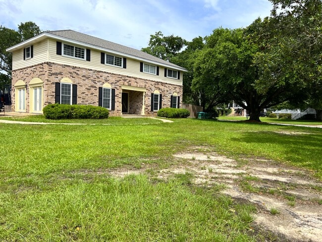 Building Photo - 27 Bayou View Dr