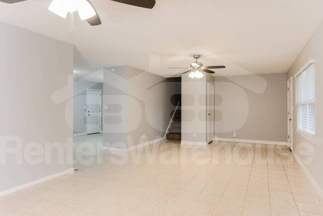 Building Photo - RENT SPECIAL!!! HUGE 4 Bedroom 2.5 Bathroo...