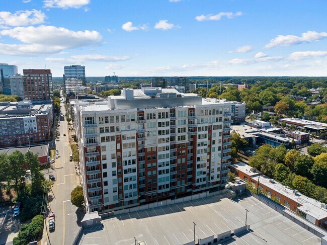 Building Photo - 400 W North St