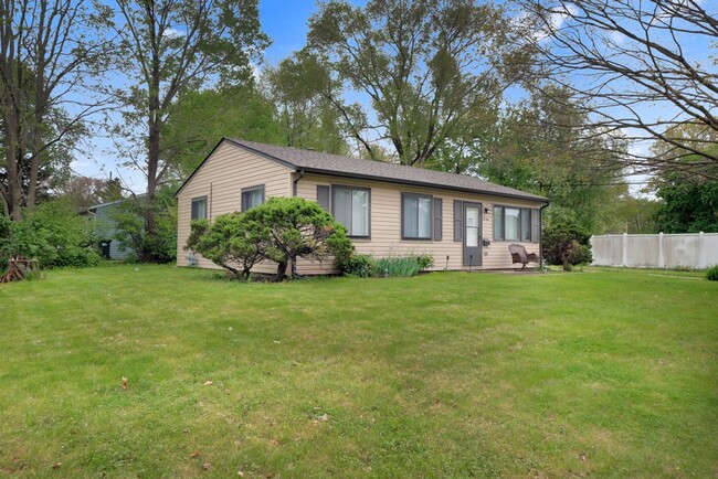 Building Photo - 3 bedroom, 1 bathroom house FOR RENT NOW!