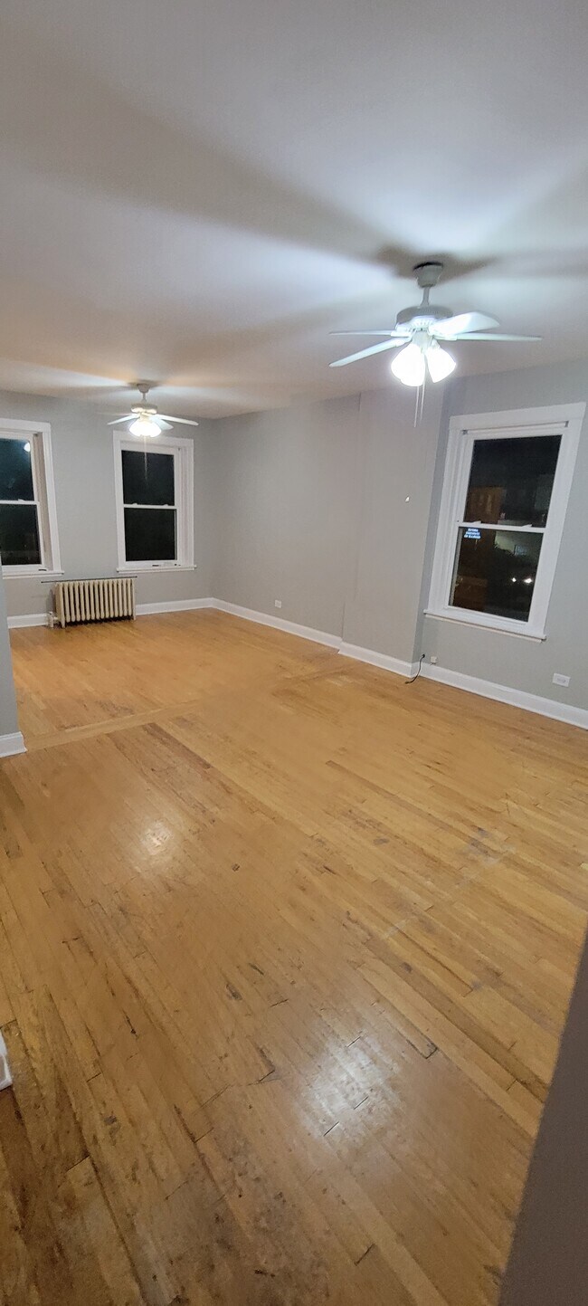 Foto del edificio - 2341 W Foster Ave