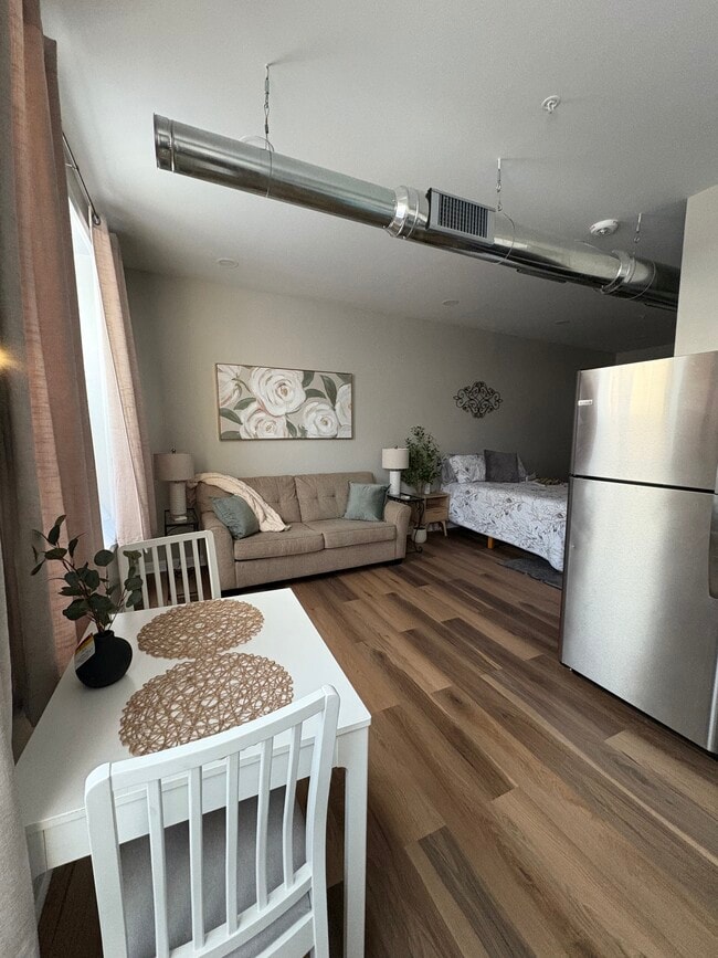 Building Photo - 111 E Main St