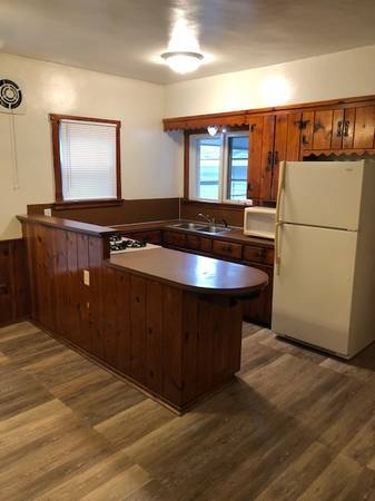 Cocina con madera de pino - 151 Palmer St NE