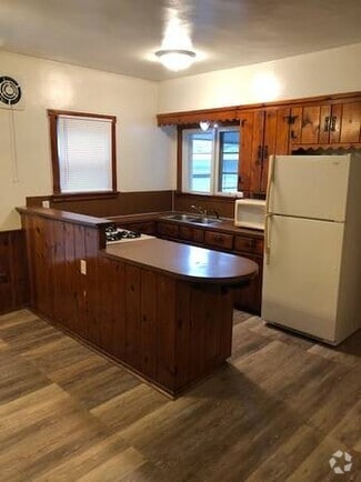 Kitchen with pine wood - 151 Palmer St NE