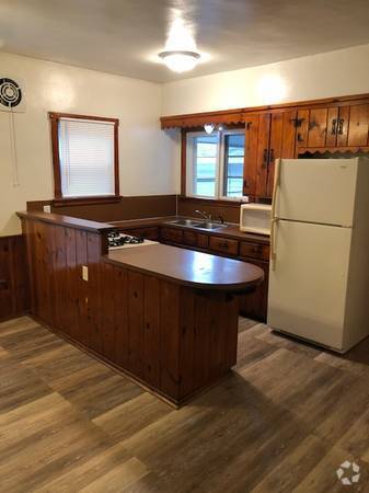 Kitchen with pine wood - 151 Palmer St NE