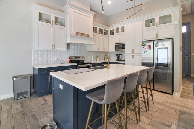 Building Photo - 4005 Water Lily Ave