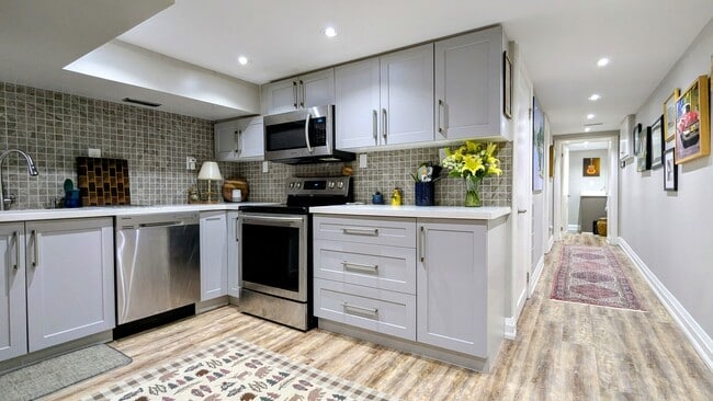 Building Photo - 23 Howland Rd