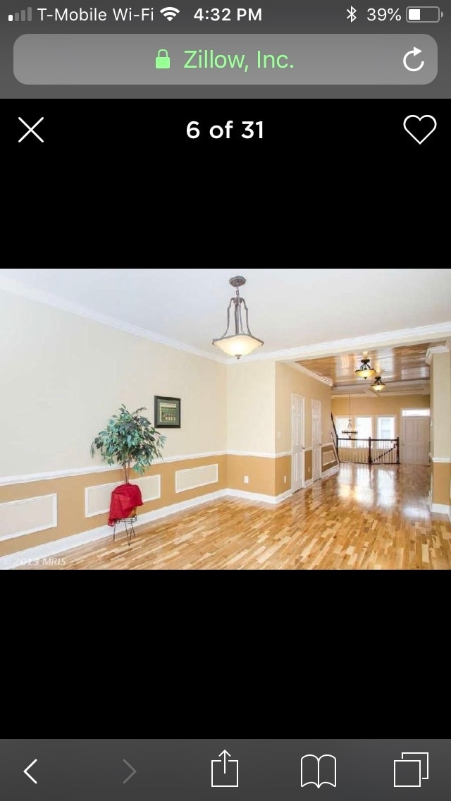 Living/dining area - 219 N Belnord Ave