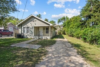 Building Photo - 2328 Boss St
