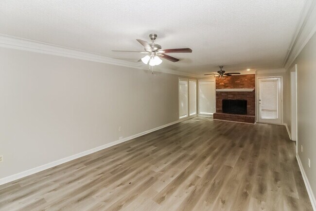 Foto del edificio - 269 Locust Grove Dr