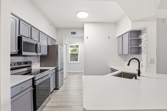 Building Photo - 9905 Baywinds Blvd
