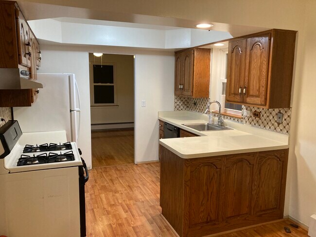 Building Photo - 6757 N Avers Ave