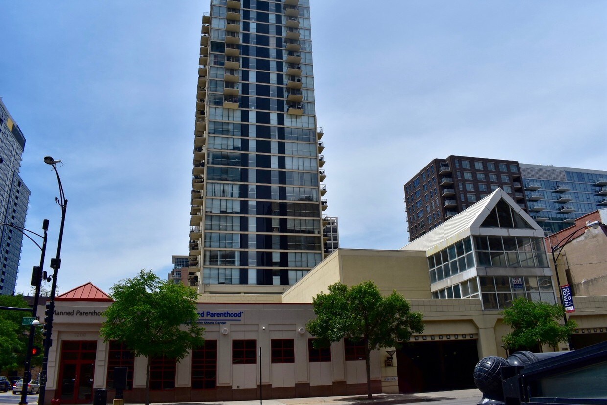 Primary Photo - 1212 N LaSalle St