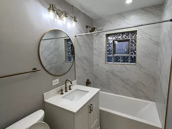 Building Photo - Spacious 4 Bedroom Home with 2 Full Baths ...