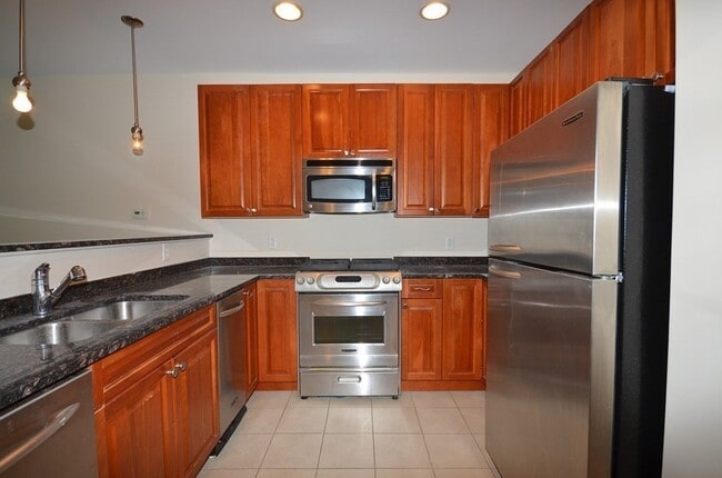 Building Photo - 601 Alder Way